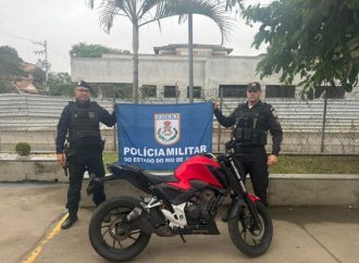 PM apreende motocicleta clonada usada pelo tráfico de drogas em Vassouras