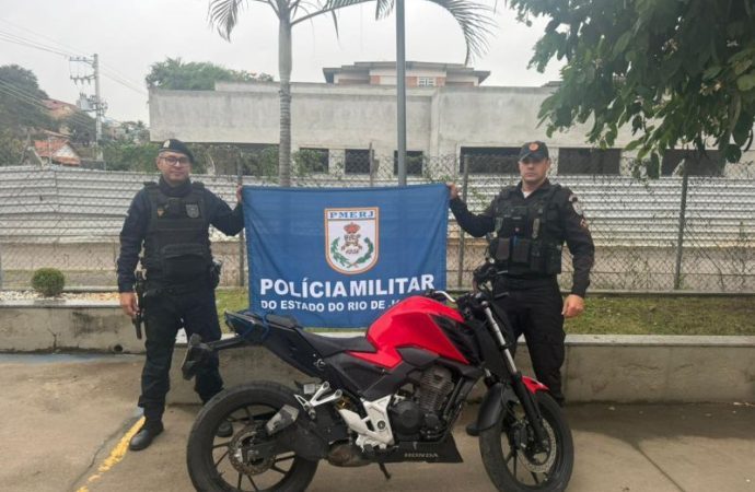 PM apreende motocicleta clonada usada pelo tráfico de drogas em Vassouras