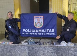 Homem é preso e três adolescentes são apreendidos por tráfico e porte ilegal de armas em Três Rios