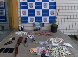 Operação da PM prende três pessoas e apreende drogas, armas e granadas em Paty do Alferes