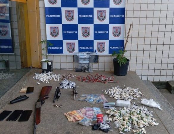 Operação da PM prende três pessoas e apreende drogas, armas e granadas em Paty do Alferes