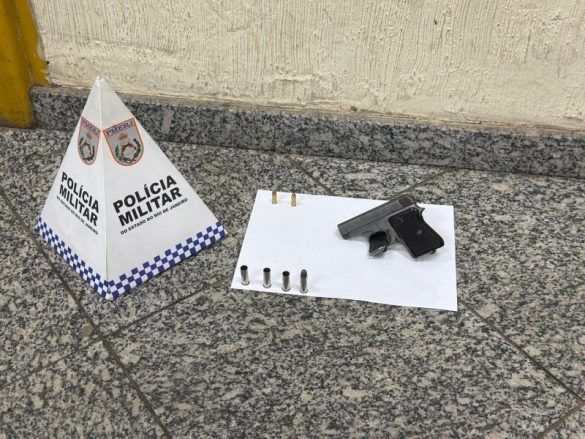 Homem é preso com pistola e munições durante abordagem na BR-393, em Barra do Piraí